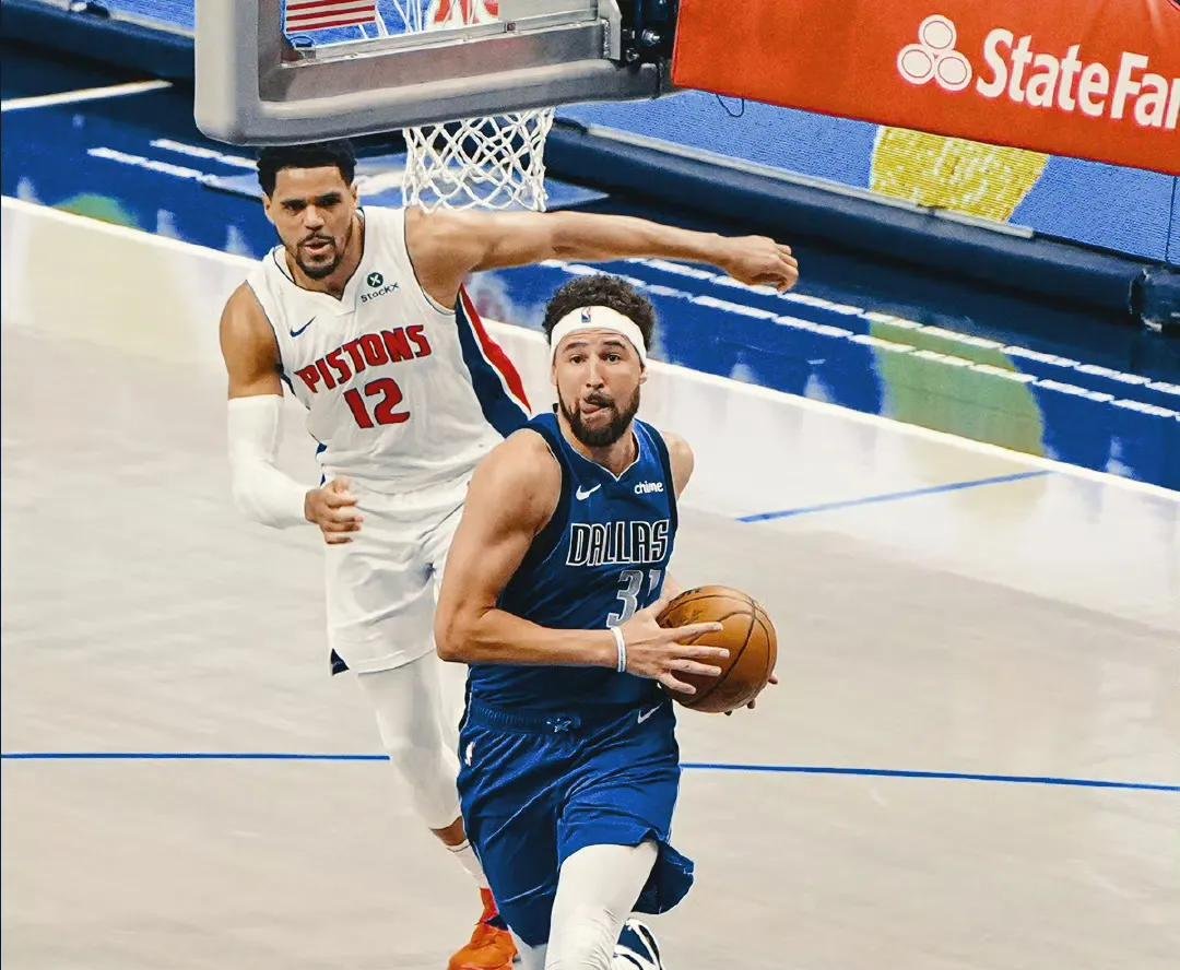 火箭客场胜小牛霍华德锁定内线拿下两双