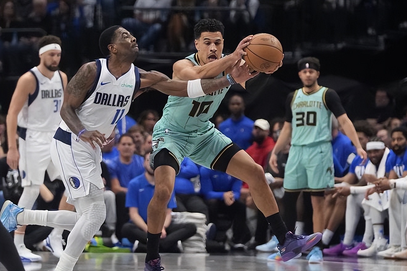 独行侠不断突破！，穆古鲁扎连续十场比赛得分超过刷新纪录上演精彩一战(nba独行侠比赛全场回放)